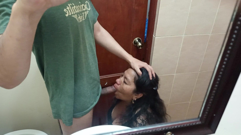 Moo DBOXXX: Madura Christian adora chupar meu pau, vendedor de alimentos tornou-se...