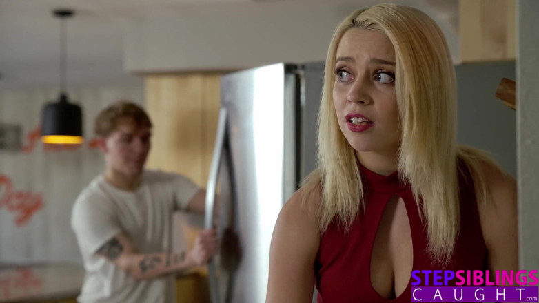 StepSiblings Caught: Styvsisters promenad av skam