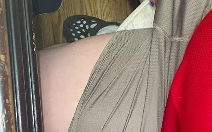 Naelor: Melove Teasing Naelor with Her Sexy Small Feet