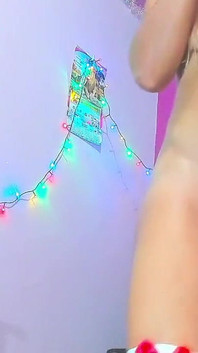 青いパンティーを履いたかわいい子、私のエレガントで香り高い王子様、私はあなたに手コキをして、あなたの祝福されたミルクの赤ちゃんを飲み込みます。