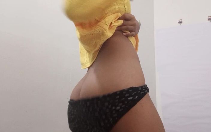 desigirl93: बालों वाली मॉडल Mia हस्तमैथुन करती है