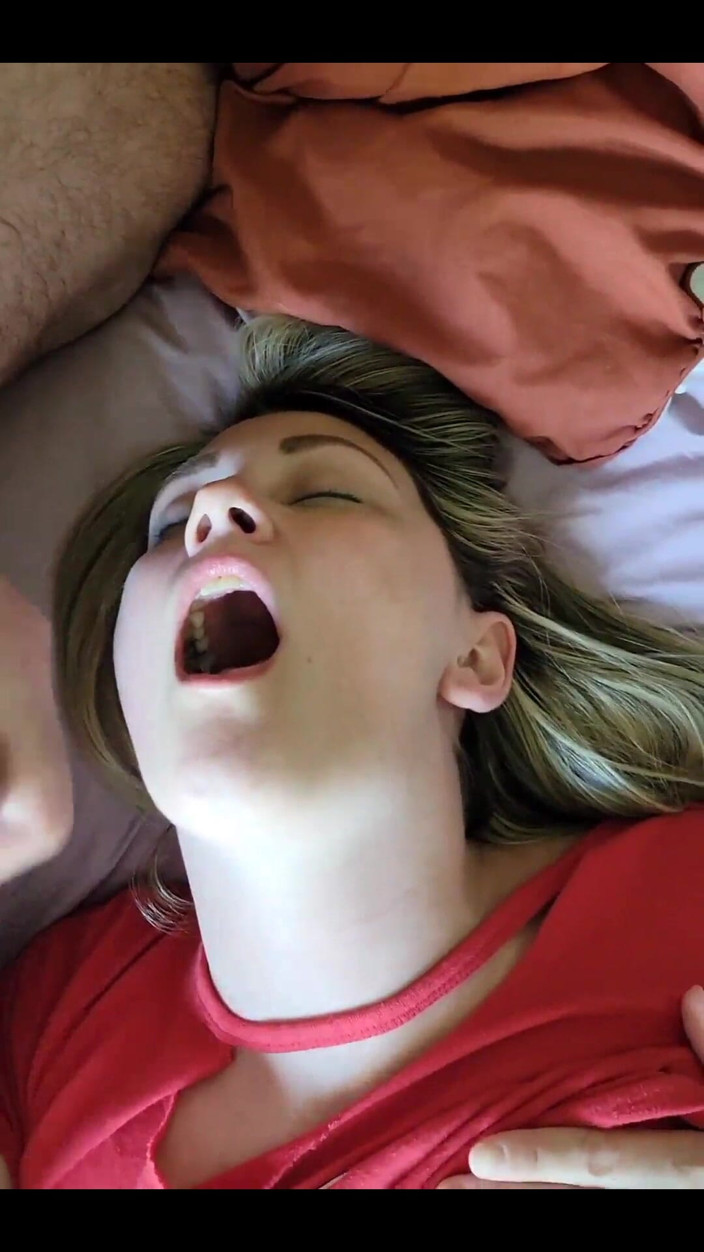 ScarlettRavenXO: Wife Recieves Facial From Husband