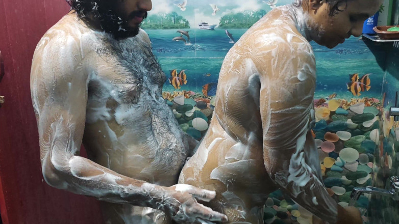 Vaigavarun45: Baie și țâțe Press Bath Romantism