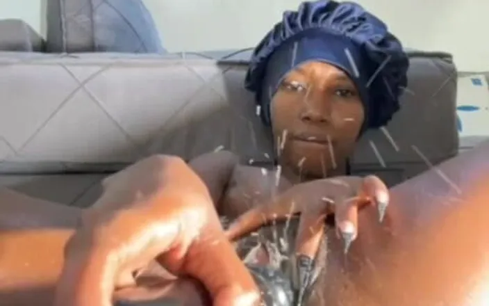 Barqueen: Masturbaring My Ugandan Wet Pussy Part 2