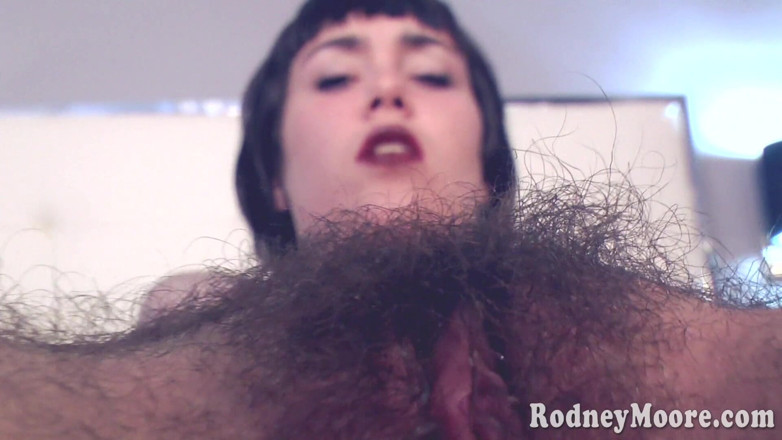 Horny Hairy Girls: Hairy pussy pussy licking pretty slim girl