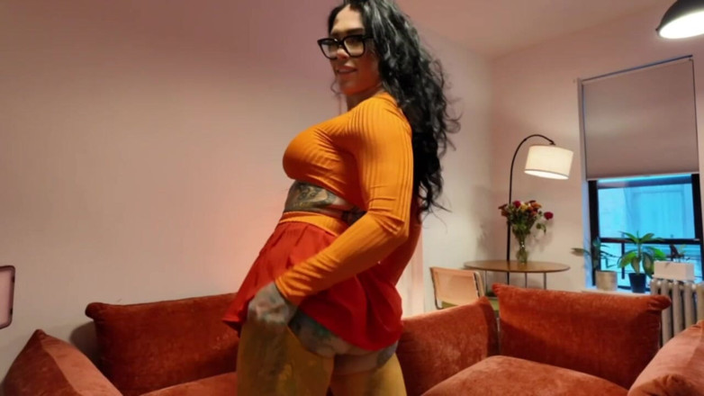 Bianca Bailee: Una latina arrapata si allarga e gioca con la figa...
