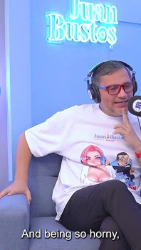 Mariejane Latina татуированная любительница обнаруживает сквирт в ее первый раз