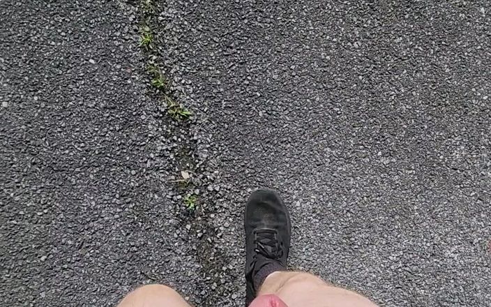 Djk31314: Выгуливаю на улице только в носках и обуви
