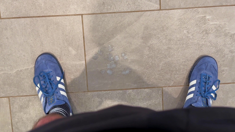 NakedFoxx: Mijn maat keek toe hoe ik me aftrekte en klaar...