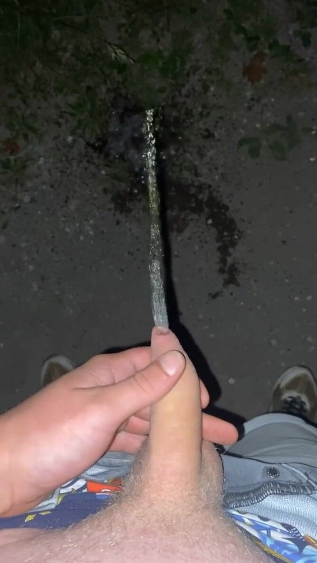 Teen Boy Pissing Outdoor (Gayhouse) Teen Boy Pissing Outdoor (Gayhouse)