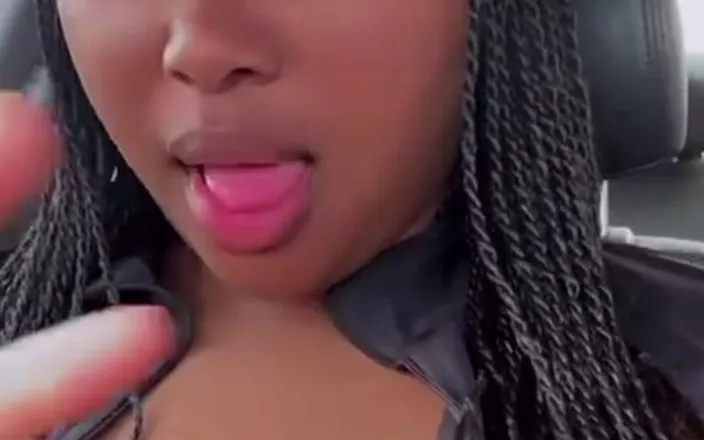 TheRealMonaee: Xxxrealnae