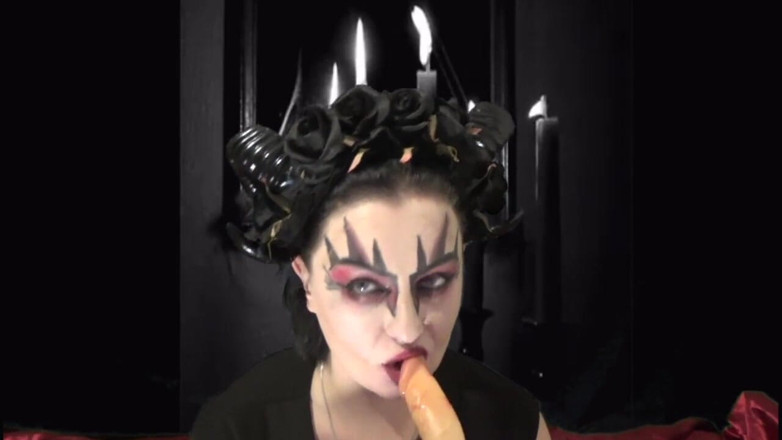 Sexy Milf: Succubus drena seu boquete joi