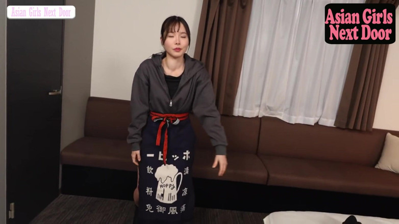What type of JAV do you like: La disabile promotrice di bar cede ad un inaspettato e...