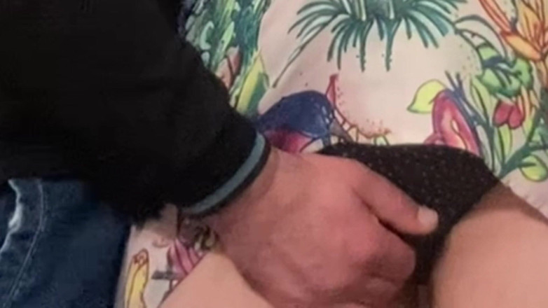 Niki studio: 붐비는 지하철에서 자위하는 바람피는 마누라