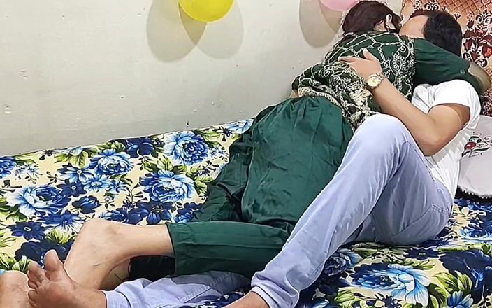 Pakistani CoupleX: Indisk desi styvmamma leker med sin styvson stor röv styvmamma...