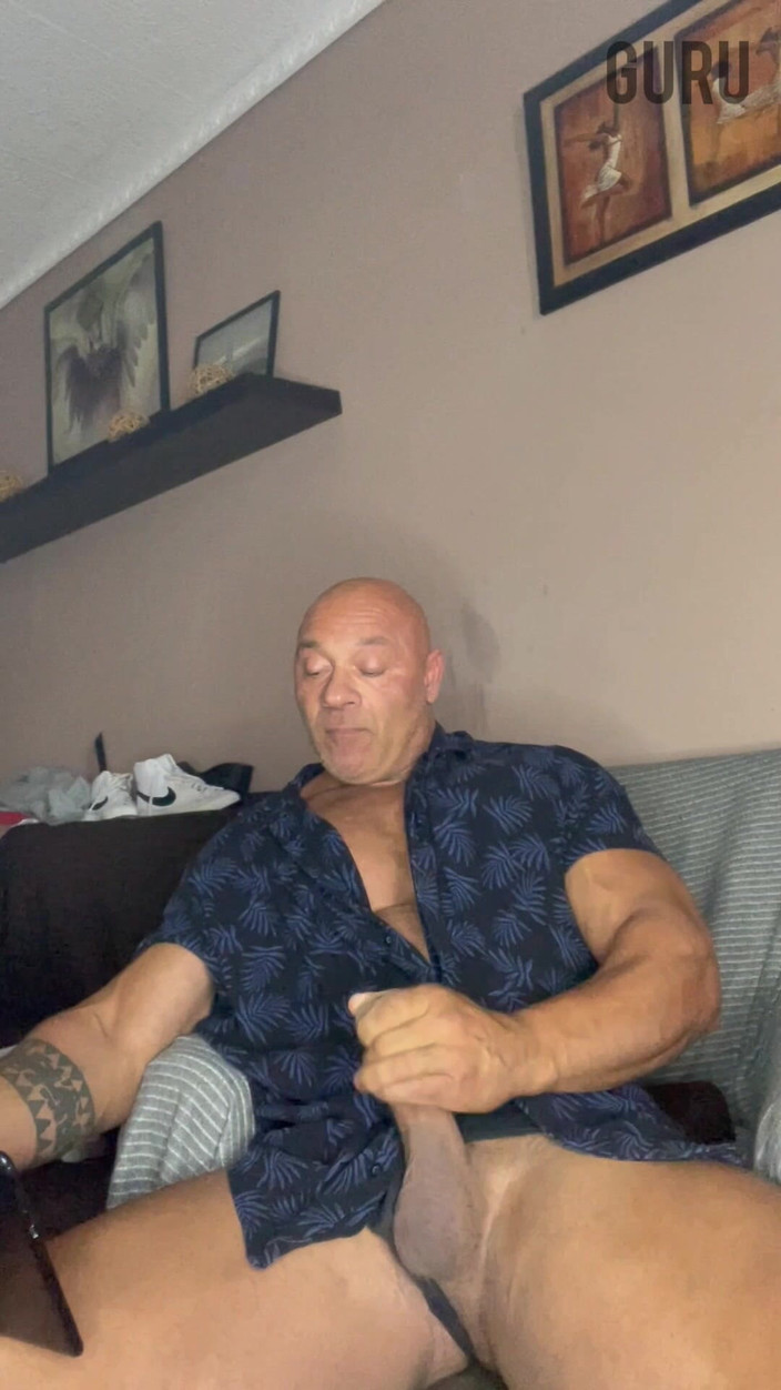 Mr. Guru: Mr guru bodybuilding papà si sega a casa