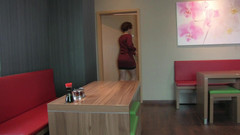 Popp Sylvie: Глубокая глотка в публичном ресторане