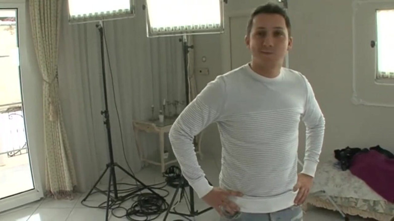 XTime Vod: Gagică sexy latino futută în cur de doi tipi