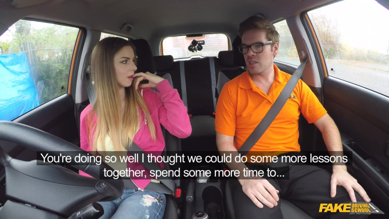 Fake Driving School: Fake driving college - die italienische studentin stella cox verführt den...