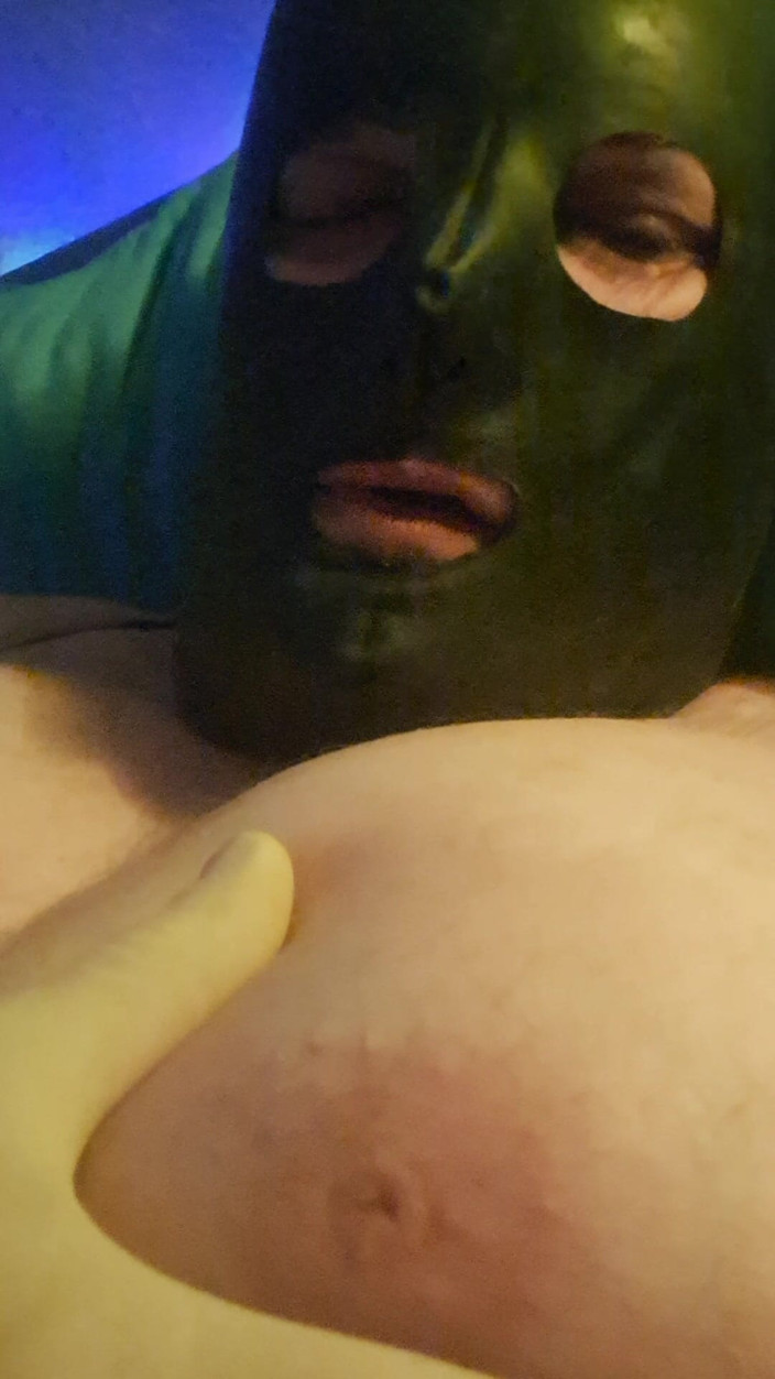 Fickspecht: Lateks Sissy kembali