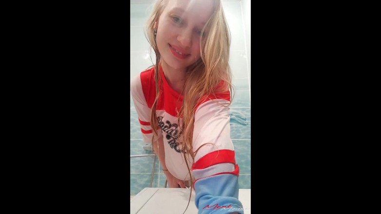 Meri-Mouse: 濡れたTシャツでオーガズムを感じます