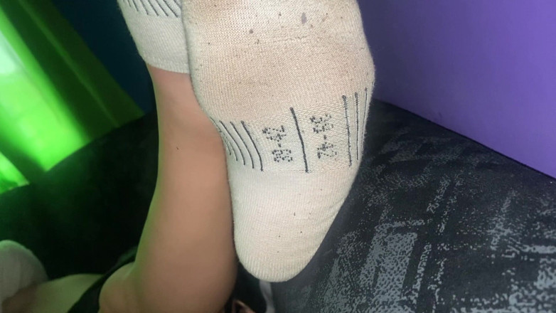 Mr Feet Colombia: 너는 내 아래에 있어, 네가 있어야 할 곳, 내 발치에 있어.