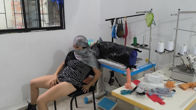 NEGRITA SEXY: My Big Vagina Enjoys a Delicious Masturbation at My Workplace