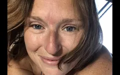 Cái wank xuất hiện sau khi đi tiểu trên giường nhưng tôi không may đã bị gián đoạn bởi các fellas