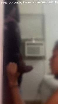 Гарненька німкеня виглотнула з мене горіха, перш ніж я пішла в клуб