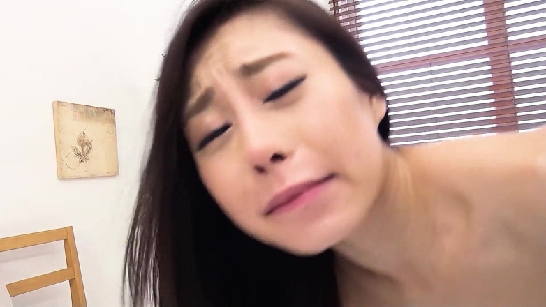 Asian porn collection: パンストを履いた貧乳小柄な日本人の女の子が無修正のJAVポルノで深い中出し性交に誘惑します