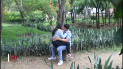 MelanieCaceres: Špehuje pár, zatímco se dotýká - Melanie Caceres - Porno ve španělštině