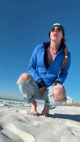 Nadia Foxx: 在海滩上散步需要快速高潮！