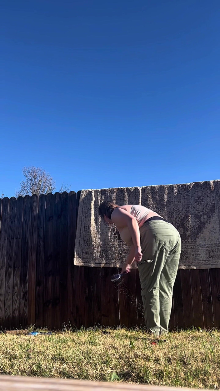 Miss happy mommy: Cum See Stepmommy Pee &amp; Do Chores Under the Big Blue...