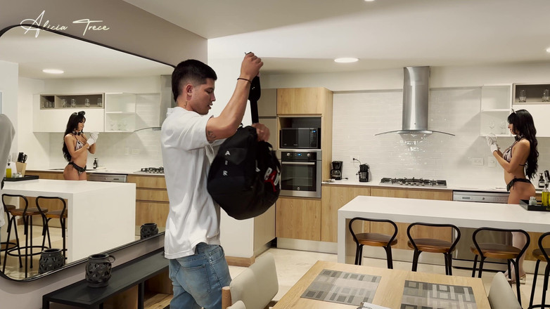 Alicia Trece: Saya Membayar Pembantu Rumah Seksi Saya Untuk Memberikan Saya Perkhidmatan...