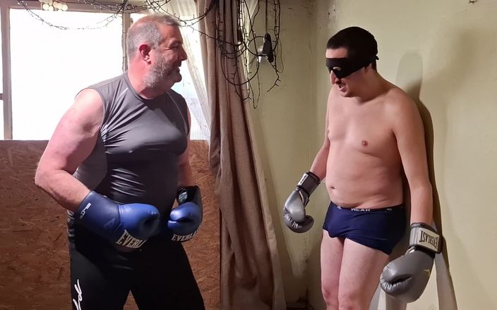 Combat and fetish: 银色爸爸拳击手在工作工上测试他的实力