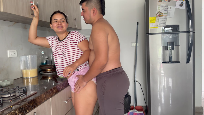 MaRaSexx: 継母に騙されて彼女に射精させられた