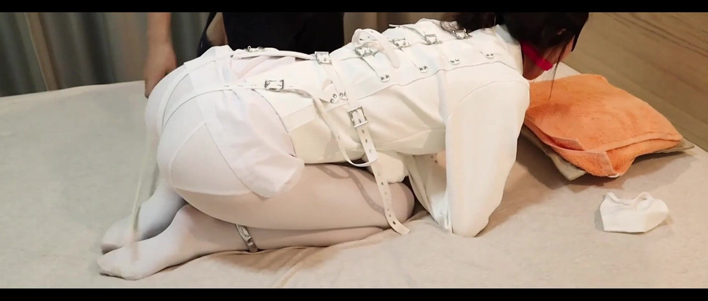 OrangeXXOO: La enfermera blanca pura