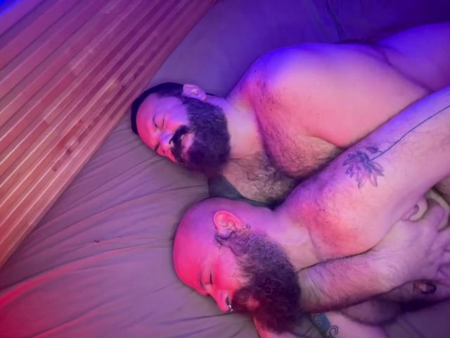 Bears in Purple Bareback Threesome (BTrucker)