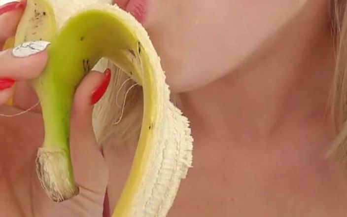 Anna Rey Blonde: Mamada de banana play 4k