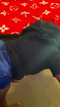 Un cul rebondit fou sur la bite