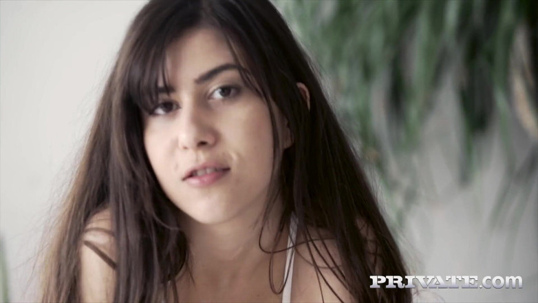 Private.com: Anya Krey wordt gevuld met sperma van een plakkerige anale...