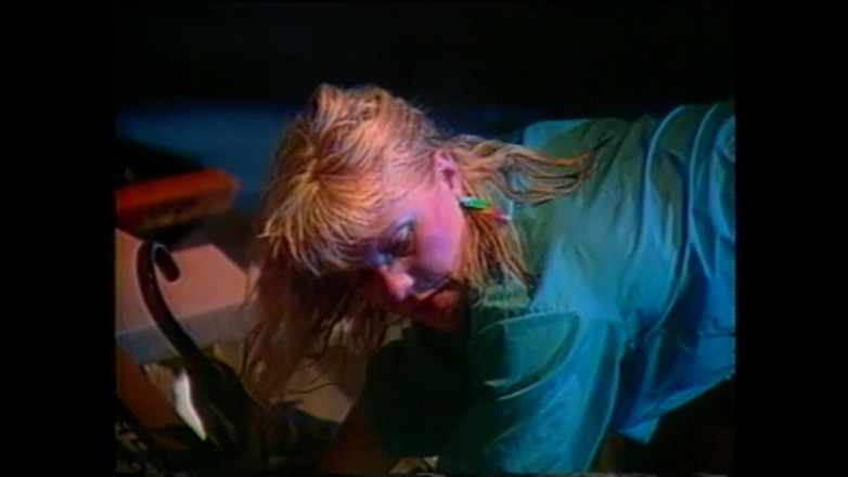 Vintage megastore: 欲火中烧的熟女在做爱之前吮吸陌生人的大鸡巴