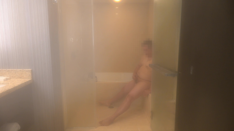 Azn Dad Man: Asian daddy speedo si spoglia, doccia calda e si masturba
