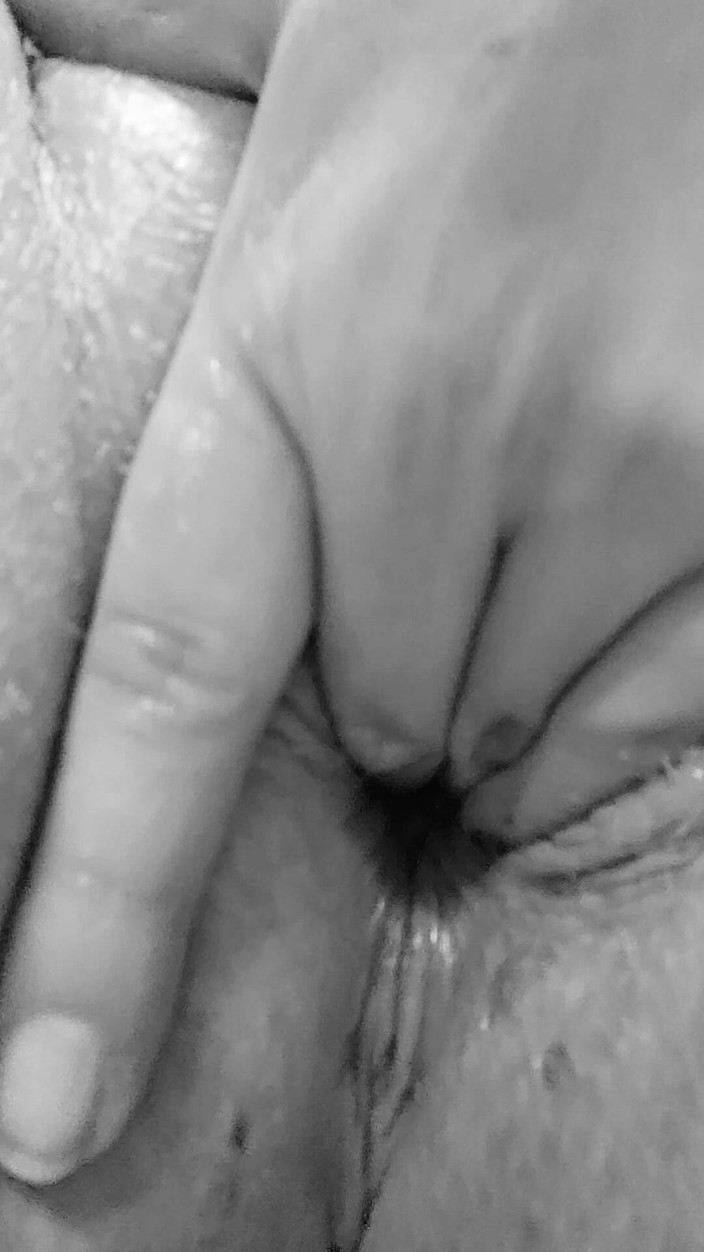 Misses Dickinson and Roughael: Masturbace naolejované kundičky