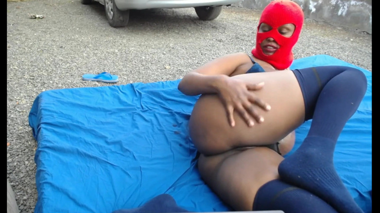 Super sexy ebony cuties: Draußen Ölen, hüpfen, schütteln, meinen großen hintern