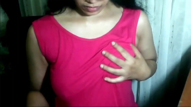 Arabicqueen: Red Anjel se dezbracă și se excită