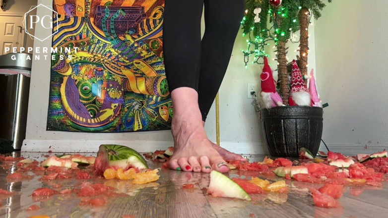 Peppermint Giantess: 67 Giantess Size 16 Slo-mo Feet Crush Slow Motion Oranges &amp; Watermelon...