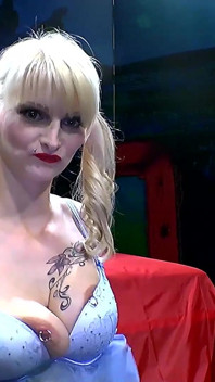 Brünette Und Blondine Im Ggg Spermacamp - Harte Ficks &massive Gesichtsbesamungen