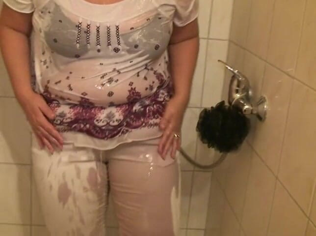 Anna Devot: Annadevot - ich dusche in der kleidung und thena heißer strip