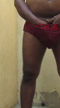 Quente madura brincando com pau antes de gozar